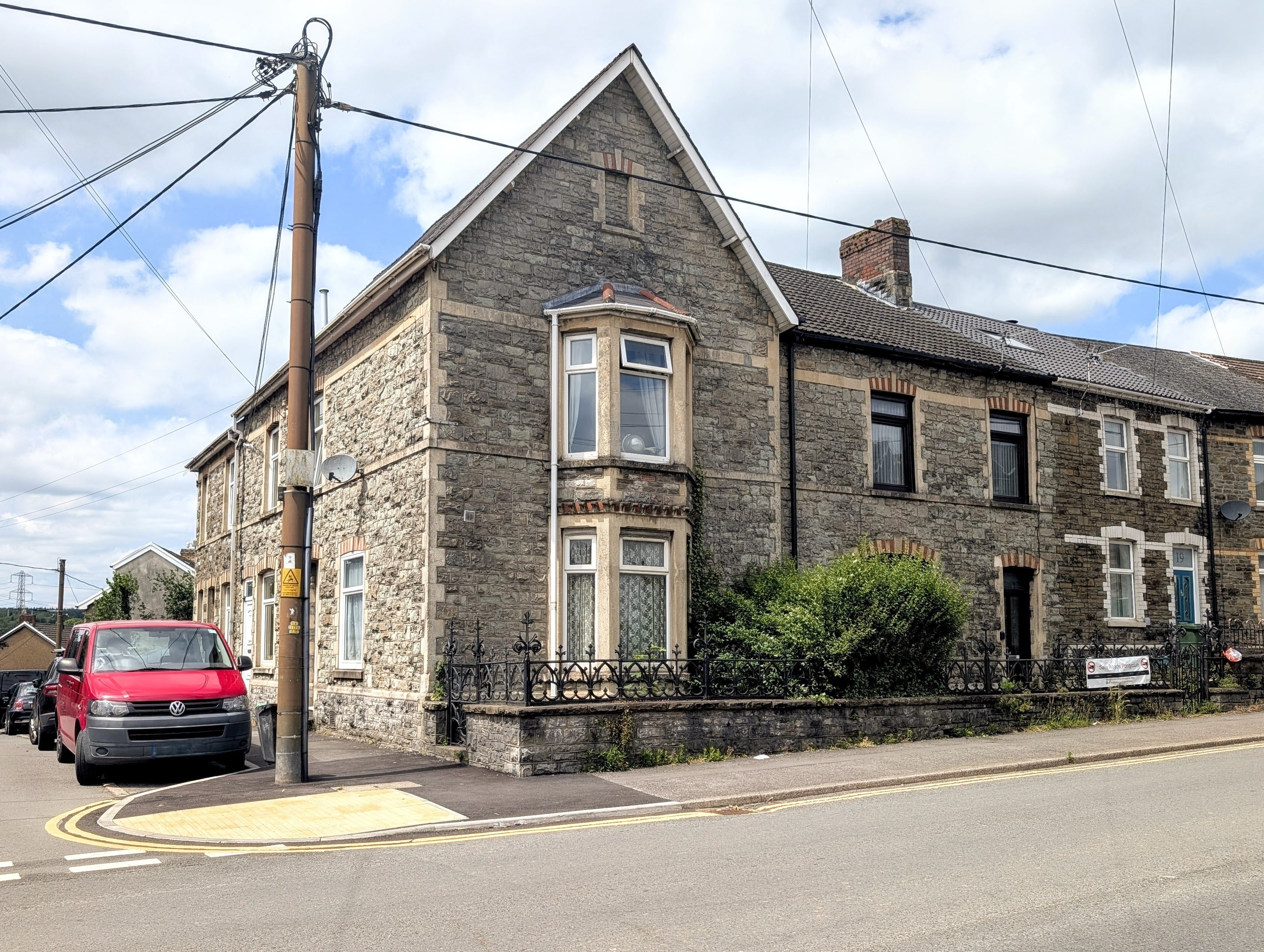 Flat School Street in Pontyclun