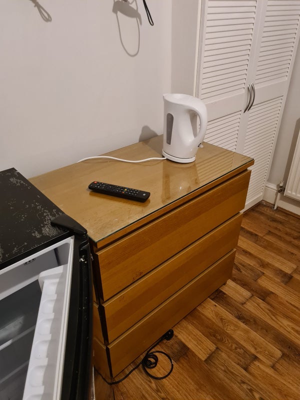 Room Leopold Road in Greater London