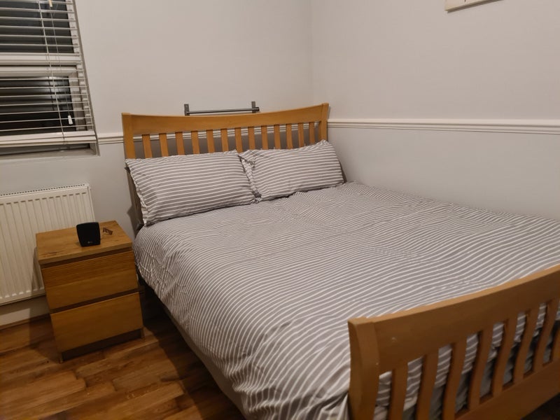 Room Leopold Road in Greater London