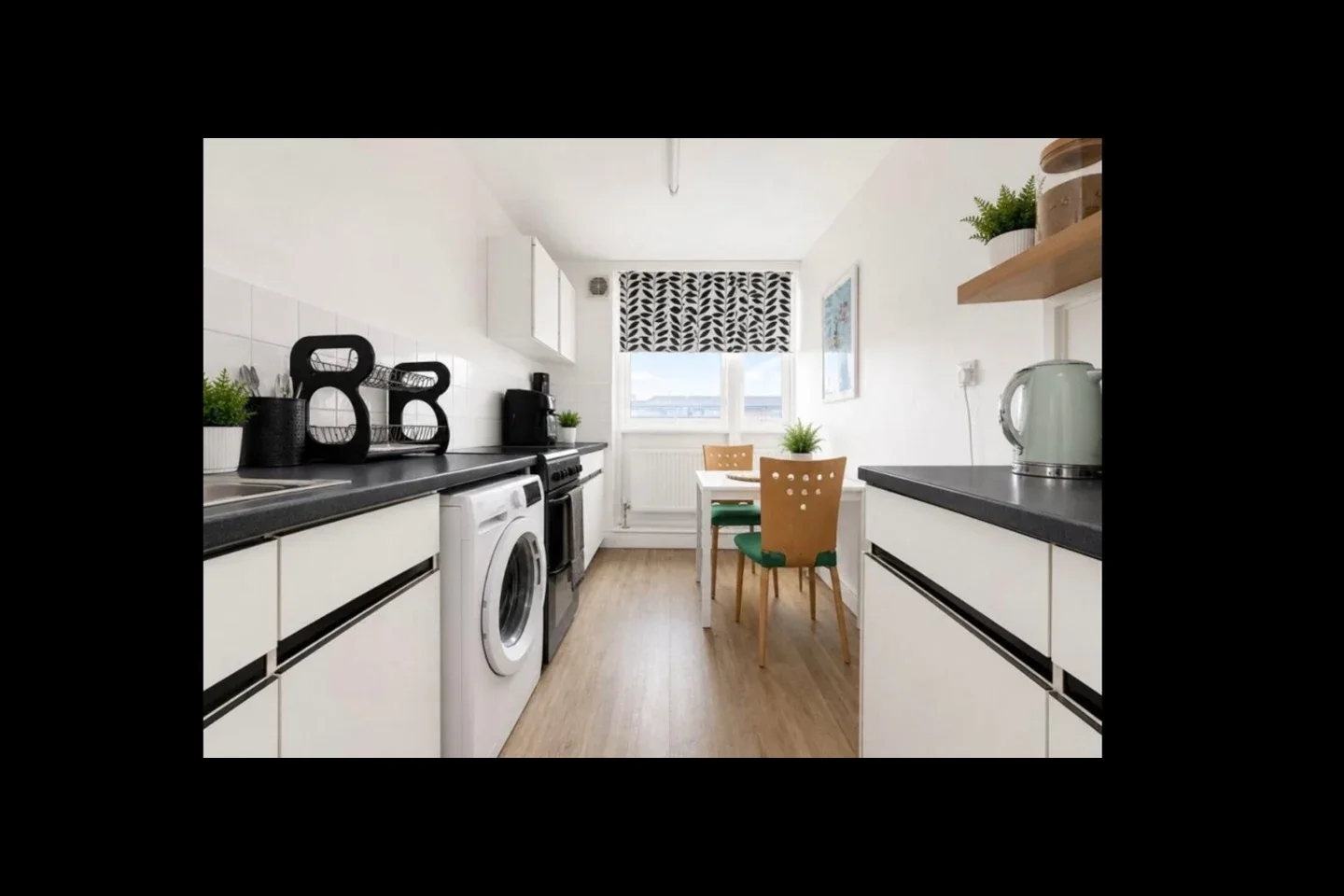 Flat Cable Street in Greater London