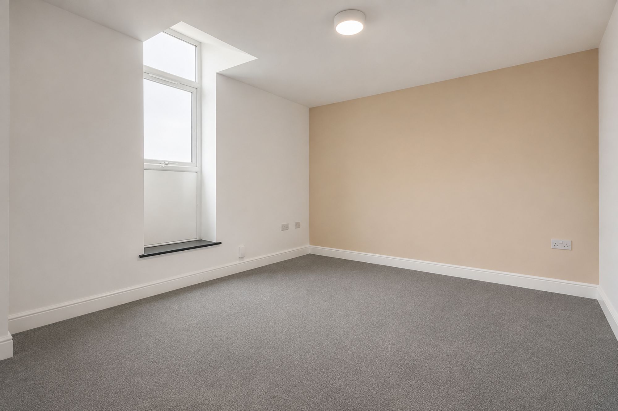 Room Manchester Road in Farnworth