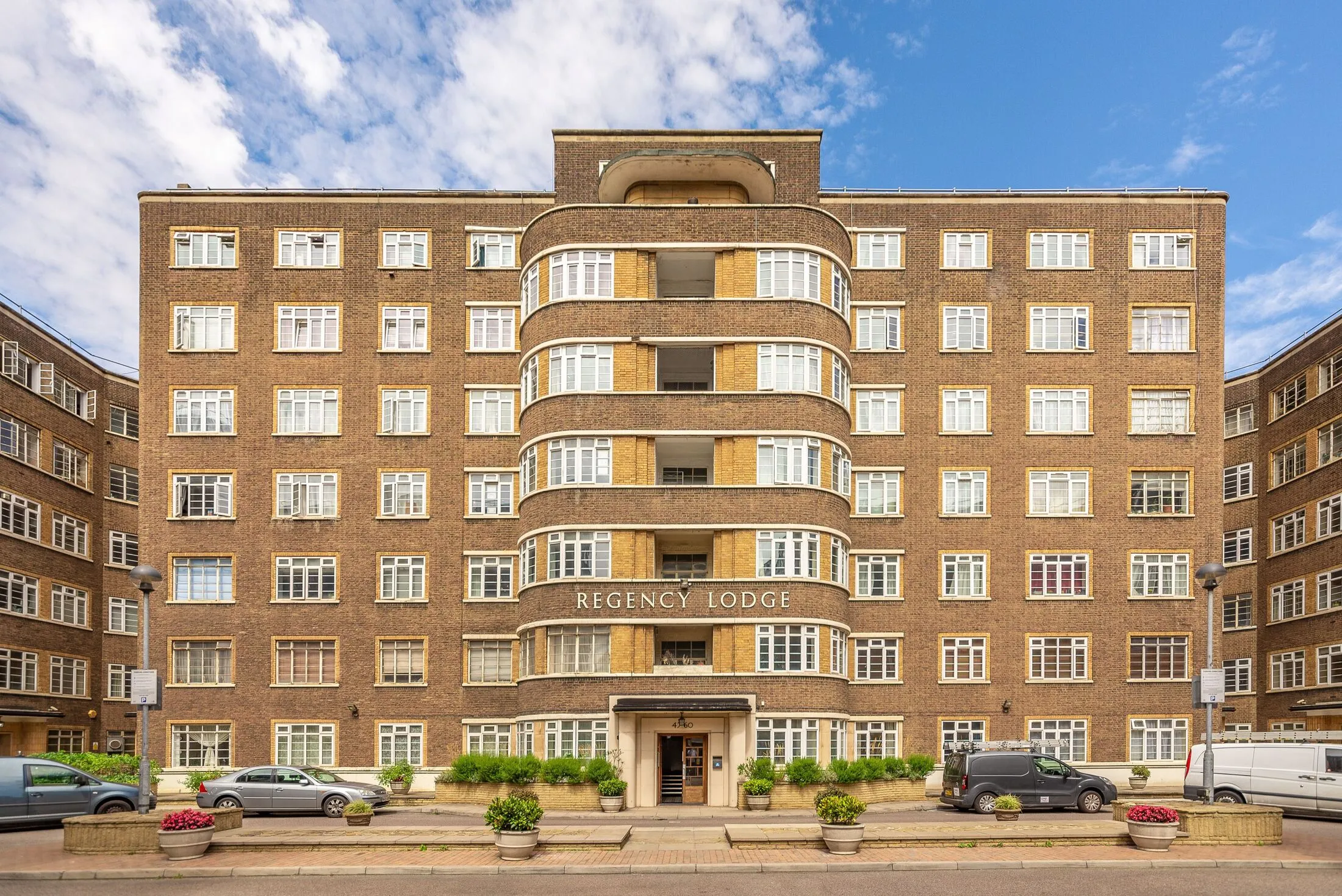 Flat Primrose Hill Road in Greater London