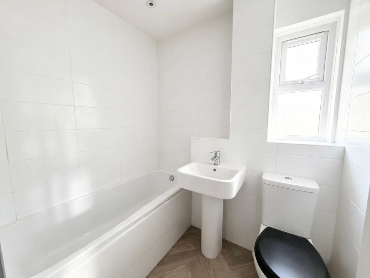 Flat Spalt Close in Brentwood