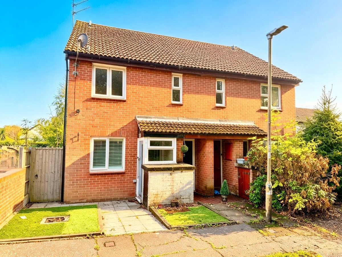 Flat Spalt Close in Brentwood