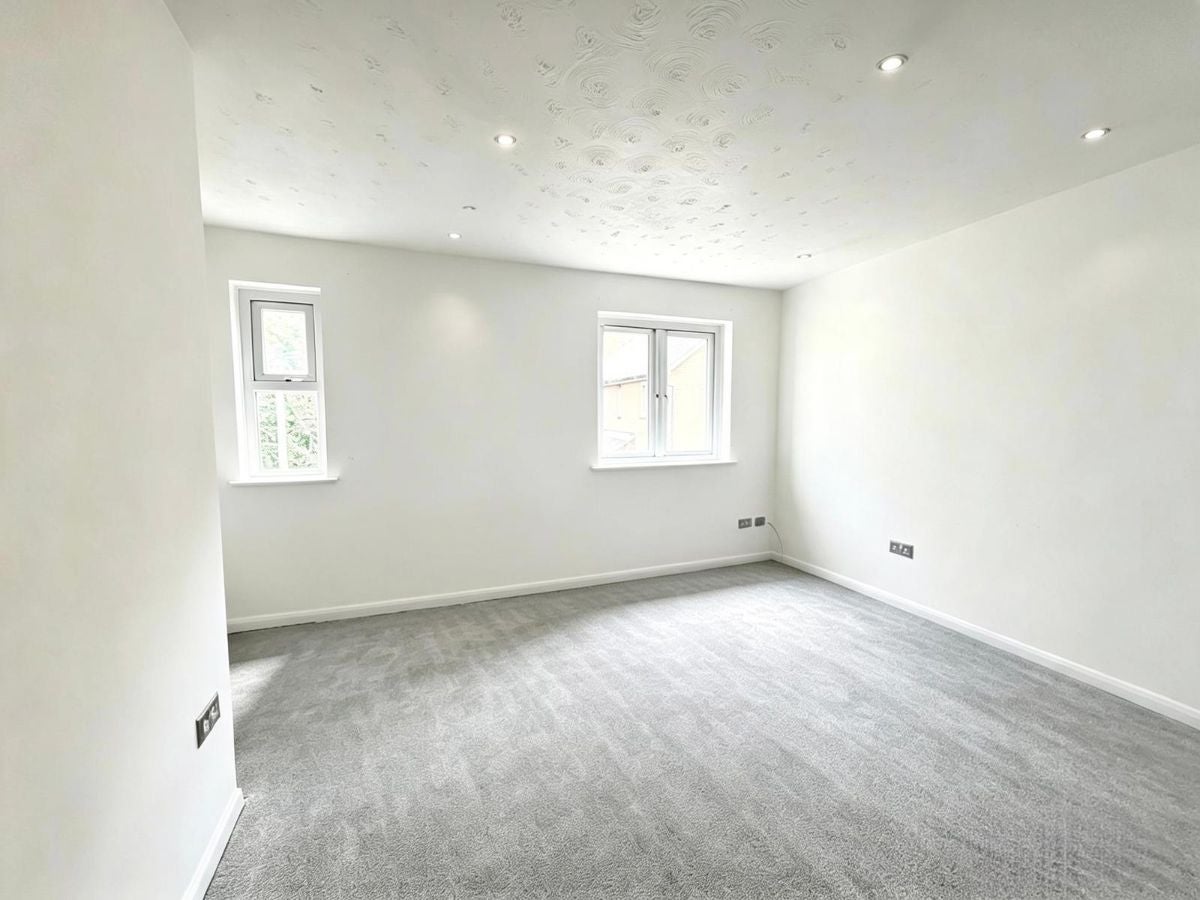 Flat Spalt Close in Brentwood