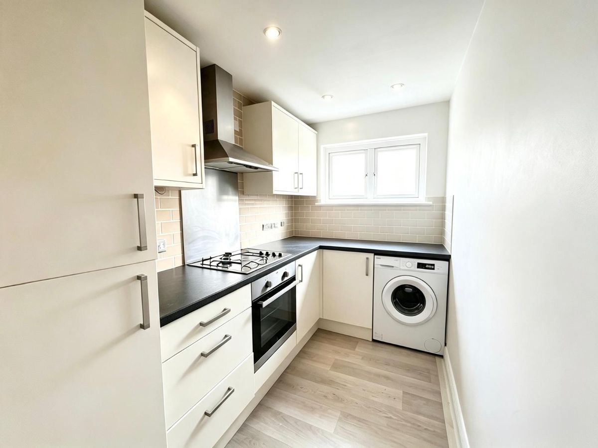 Flat Spalt Close in Brentwood