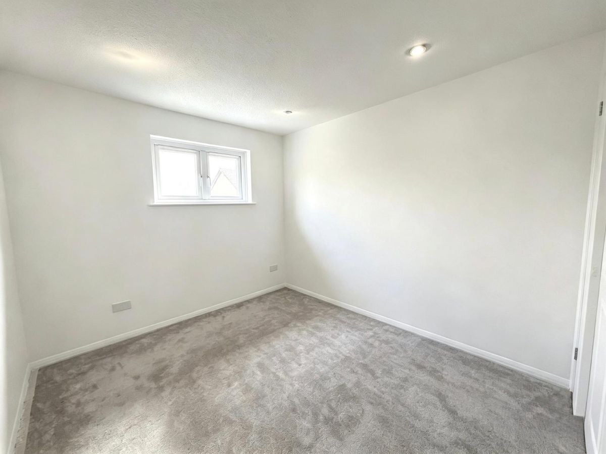 Flat Spalt Close in Brentwood