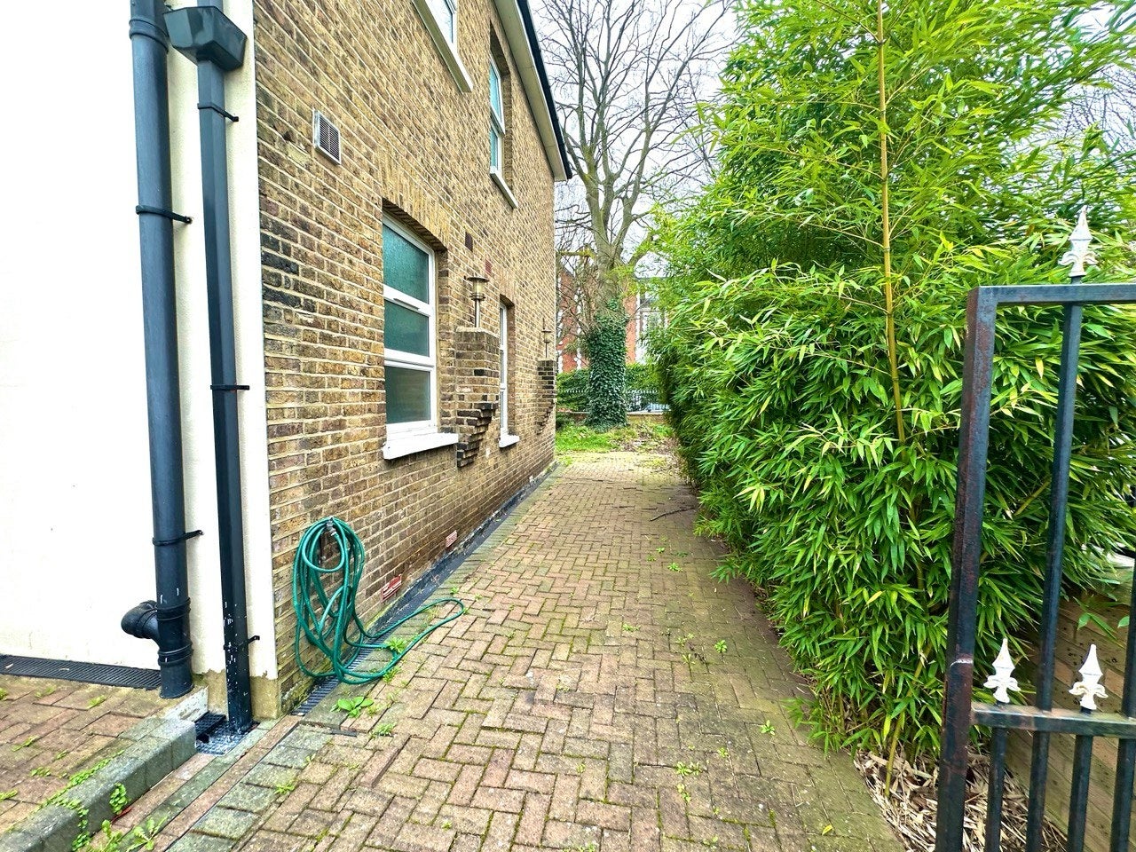 Flat Ranelagh Road in Greater London