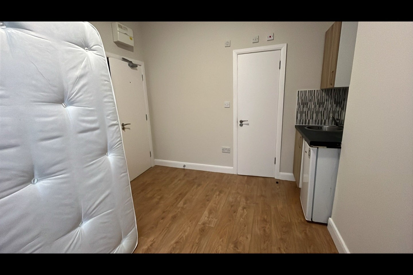Flat Brockley Road in Greater London