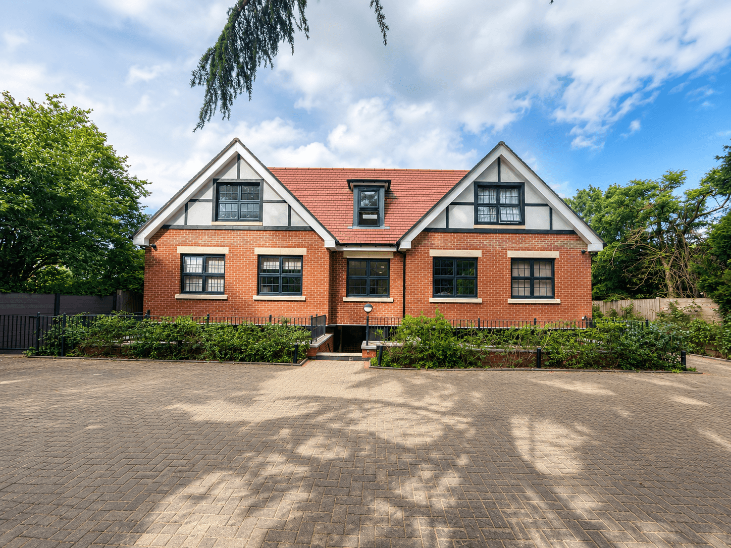 Room Sudbury Hill Close in Greater London