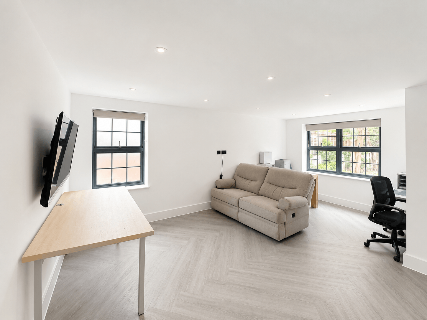 Room Sudbury Hill Close in Greater London