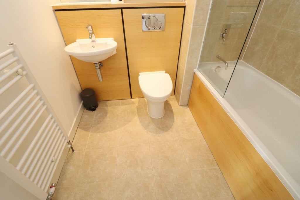 Room Globe Road in Greater London