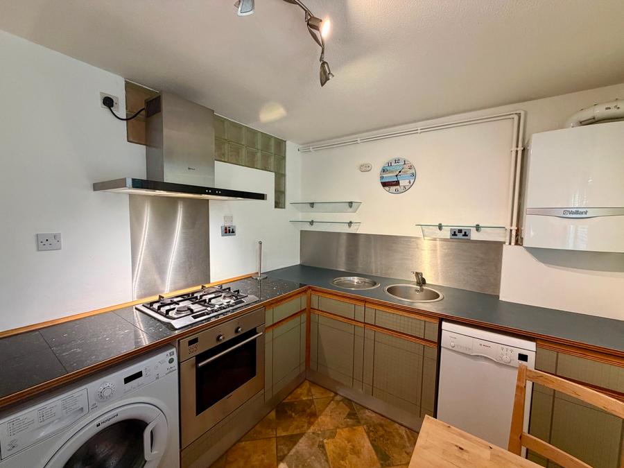 Flat Hulverstone Close in Greater London