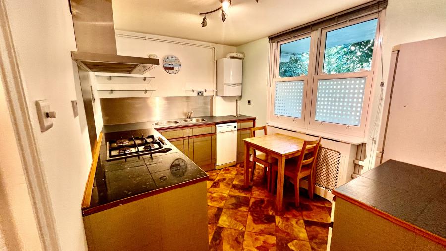 Flat Hulverstone Close in Greater London