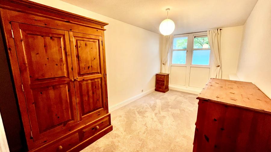 Flat Hulverstone Close in Greater London