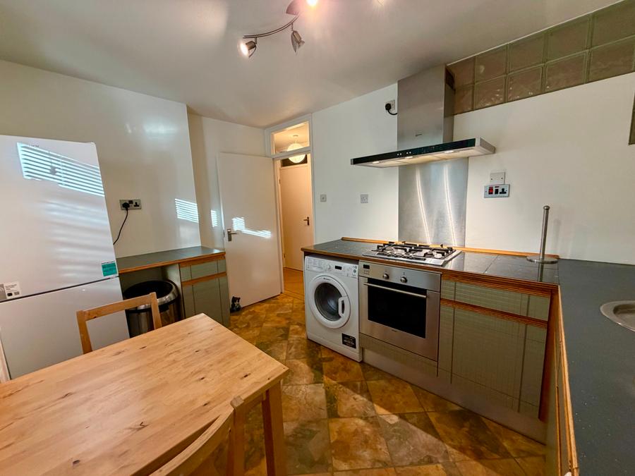 Flat Hulverstone Close in Greater London