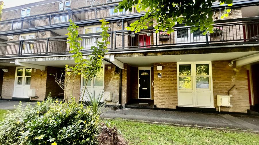 Flat Hulverstone Close in Greater London
