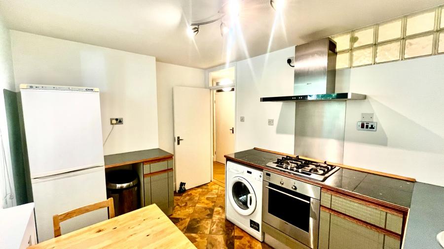 Flat Hulverstone Close in Greater London