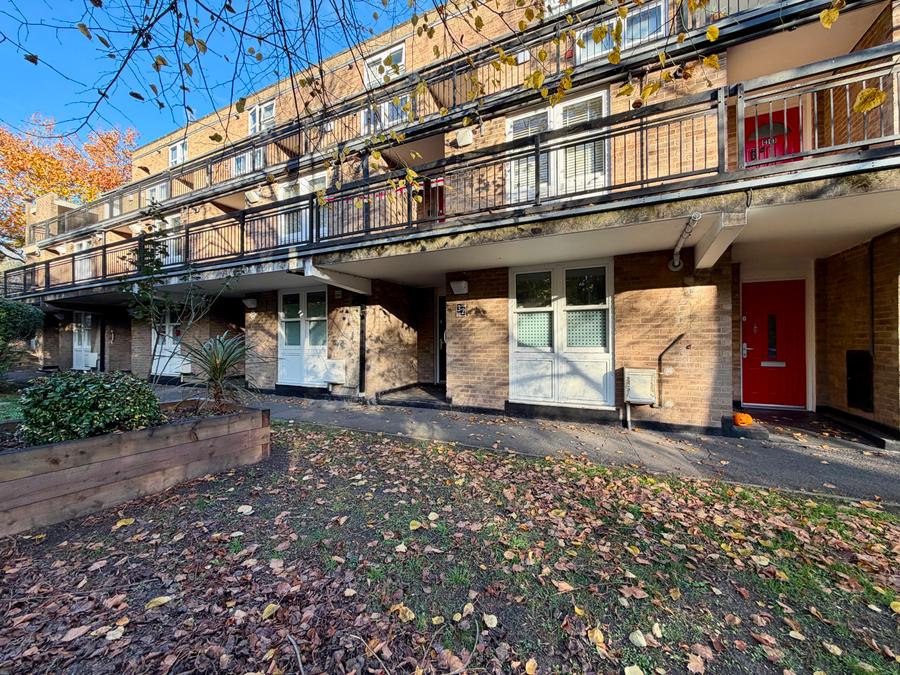 Flat Hulverstone Close in Greater London
