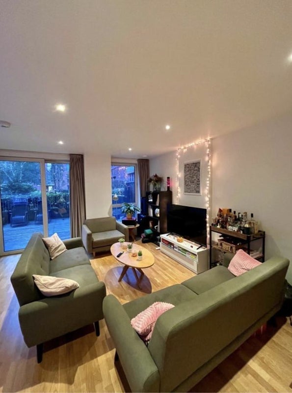 Room Logan Close in Greater London