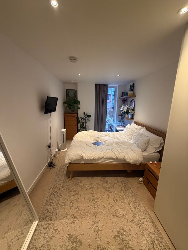 Room Logan Close in Greater London