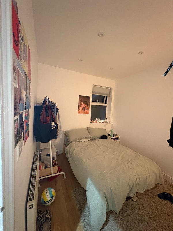 Room Harcourt Road in Greater London
