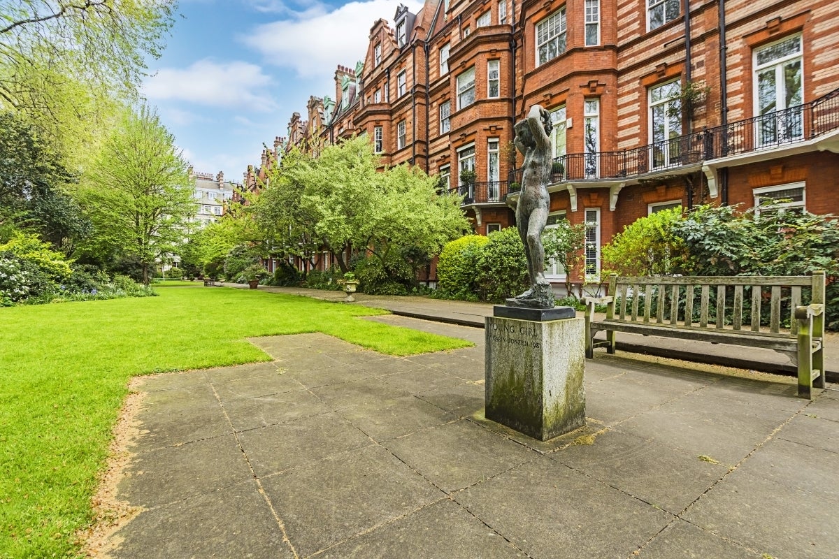 Flat Sloane Gardens in Greater London