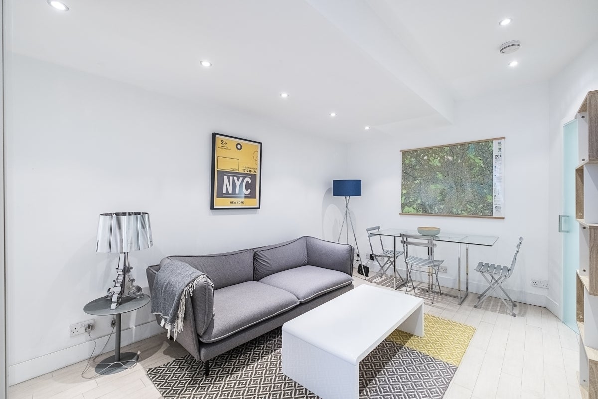 Flat Sloane Gardens in Greater London