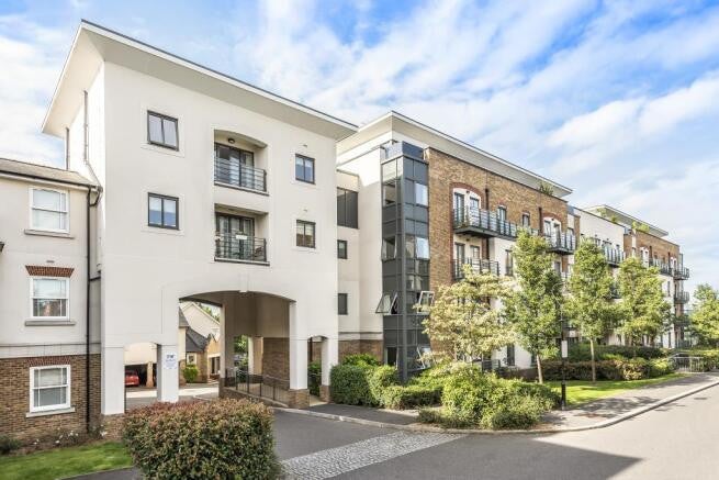 Flat Woodmill Close in Greater London