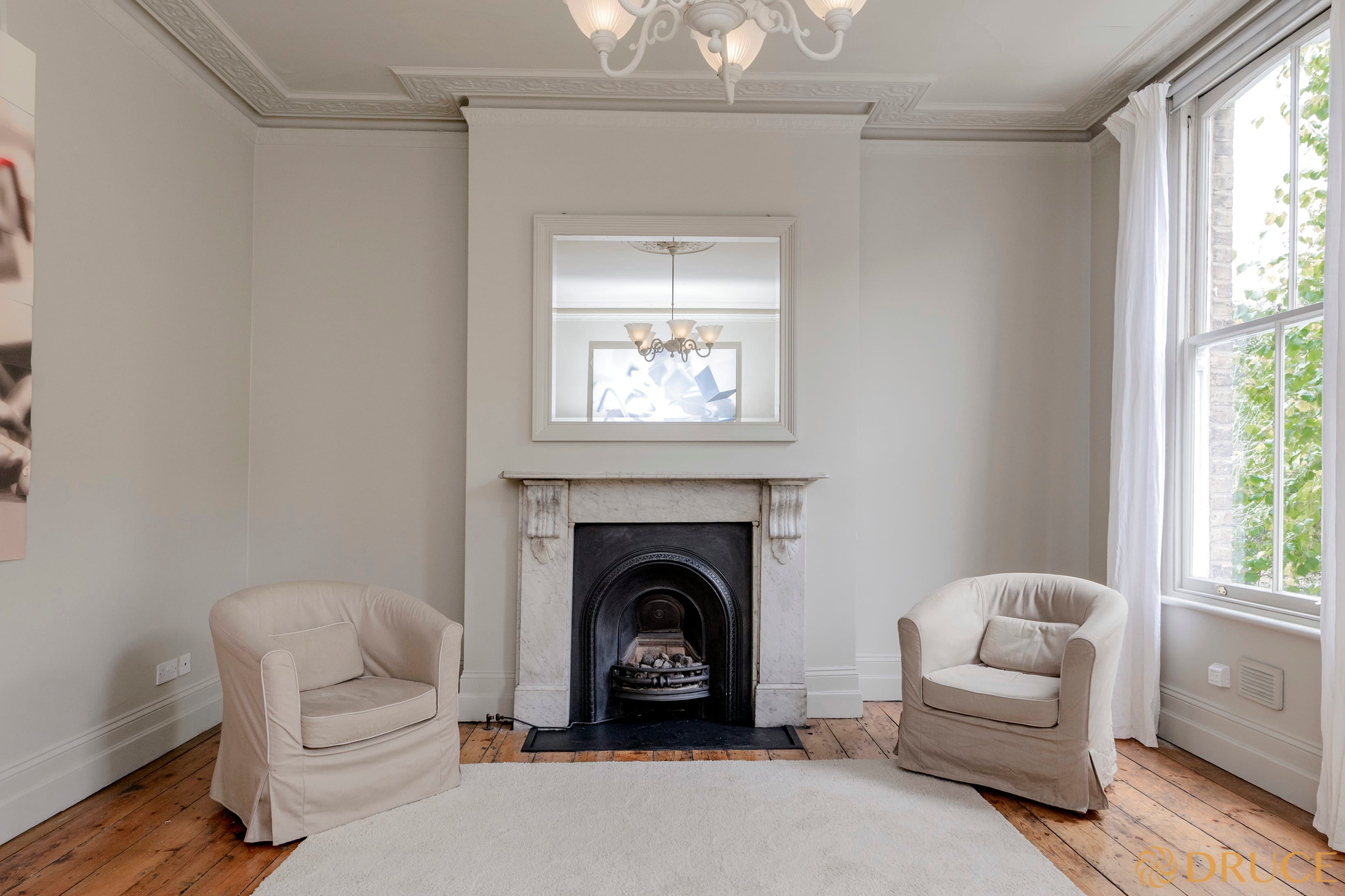 Flat Westwick Gardens in Greater London