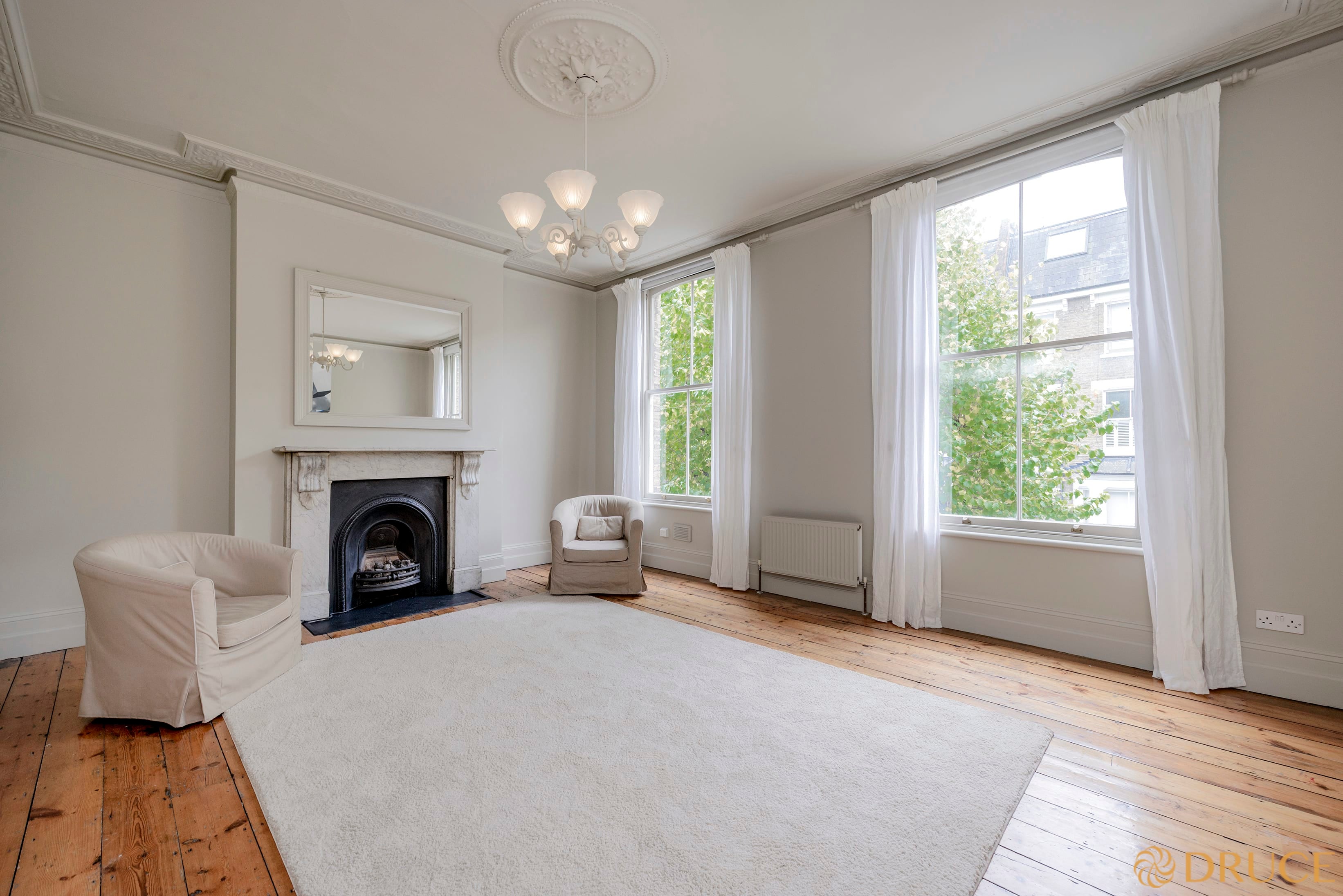 Flat Westwick Gardens in Greater London