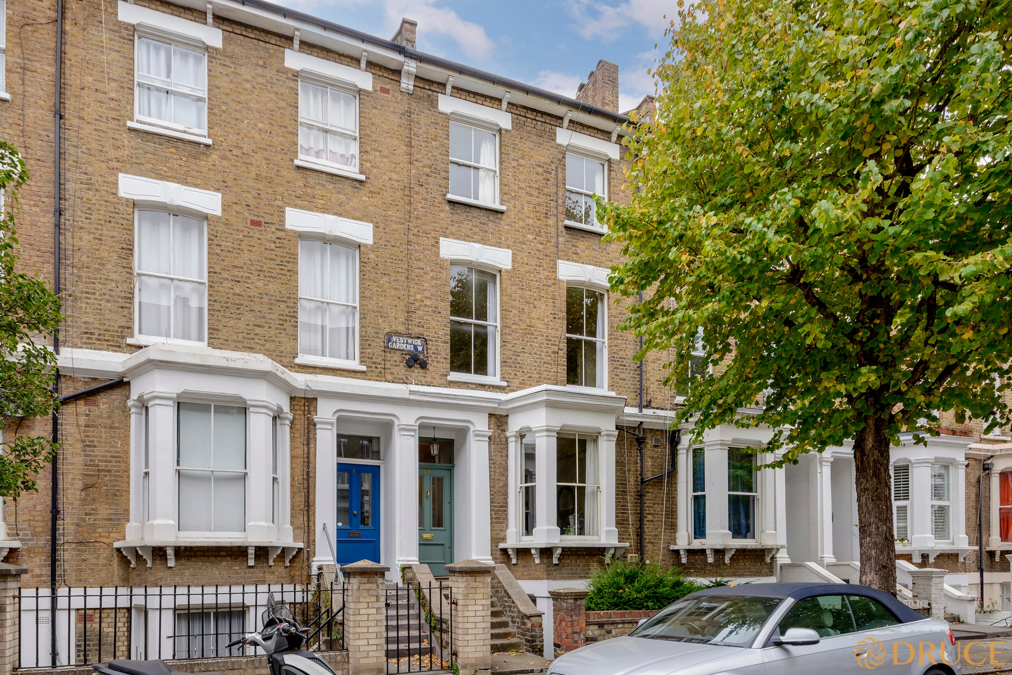 Flat Westwick Gardens in Greater London