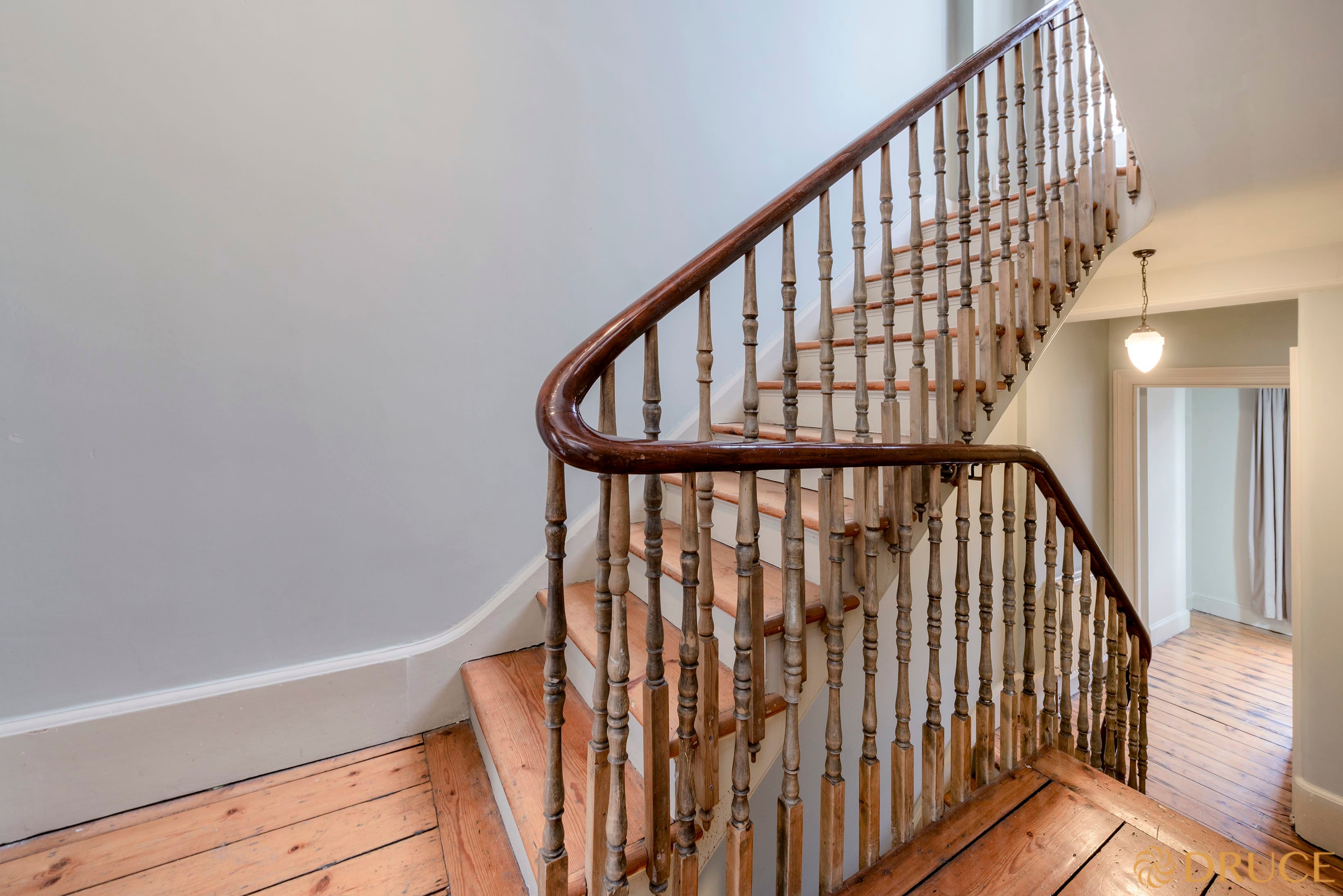 Flat Westwick Gardens in Greater London