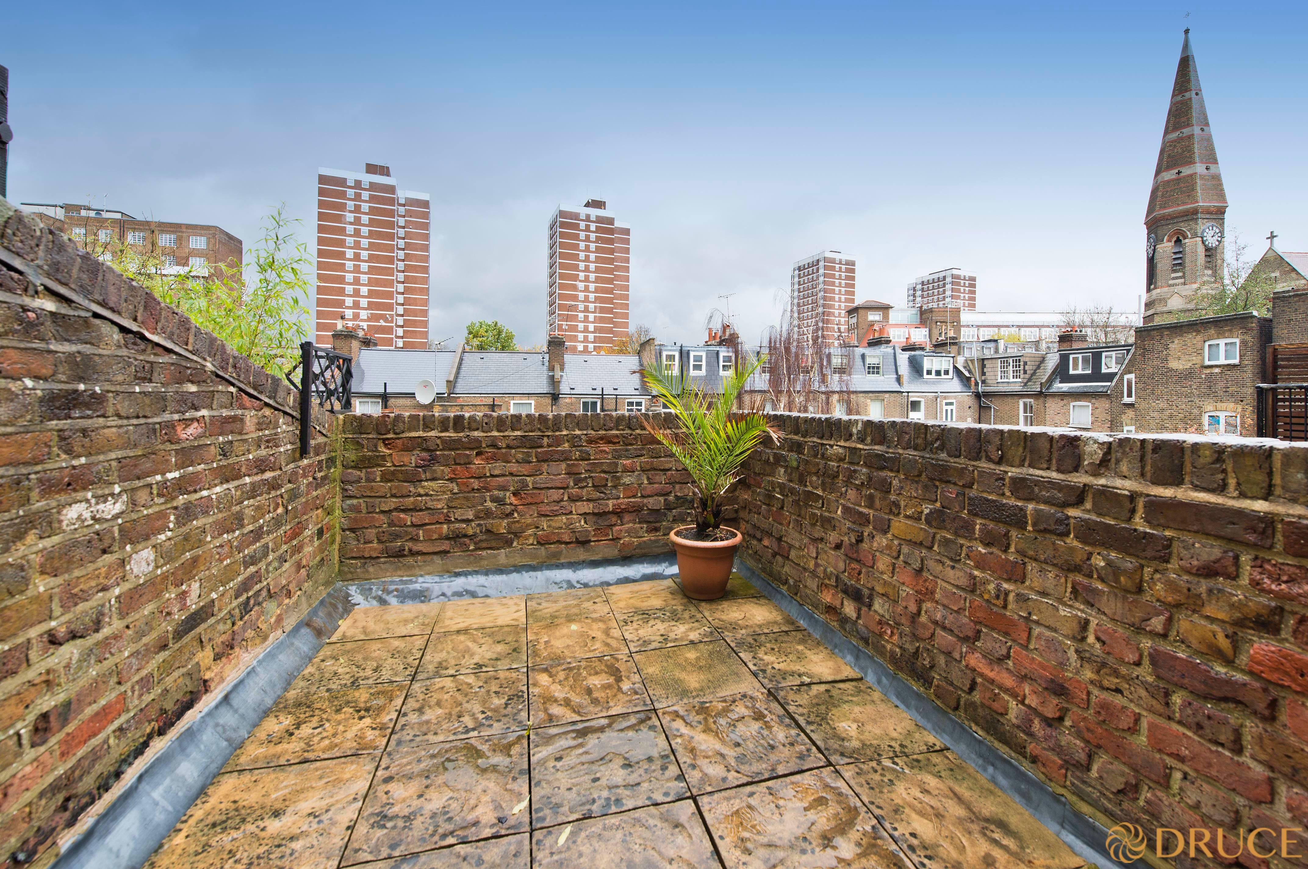 Flat Westwick Gardens in Greater London