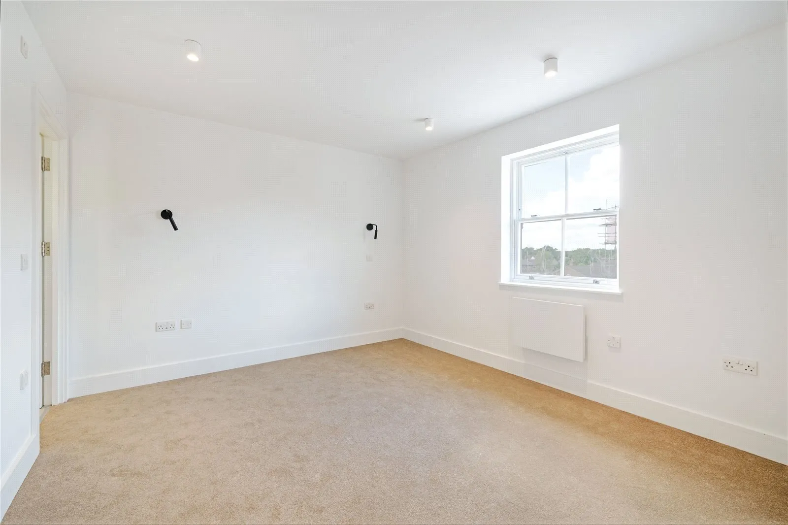 Flat Mitcham Lane in Greater London