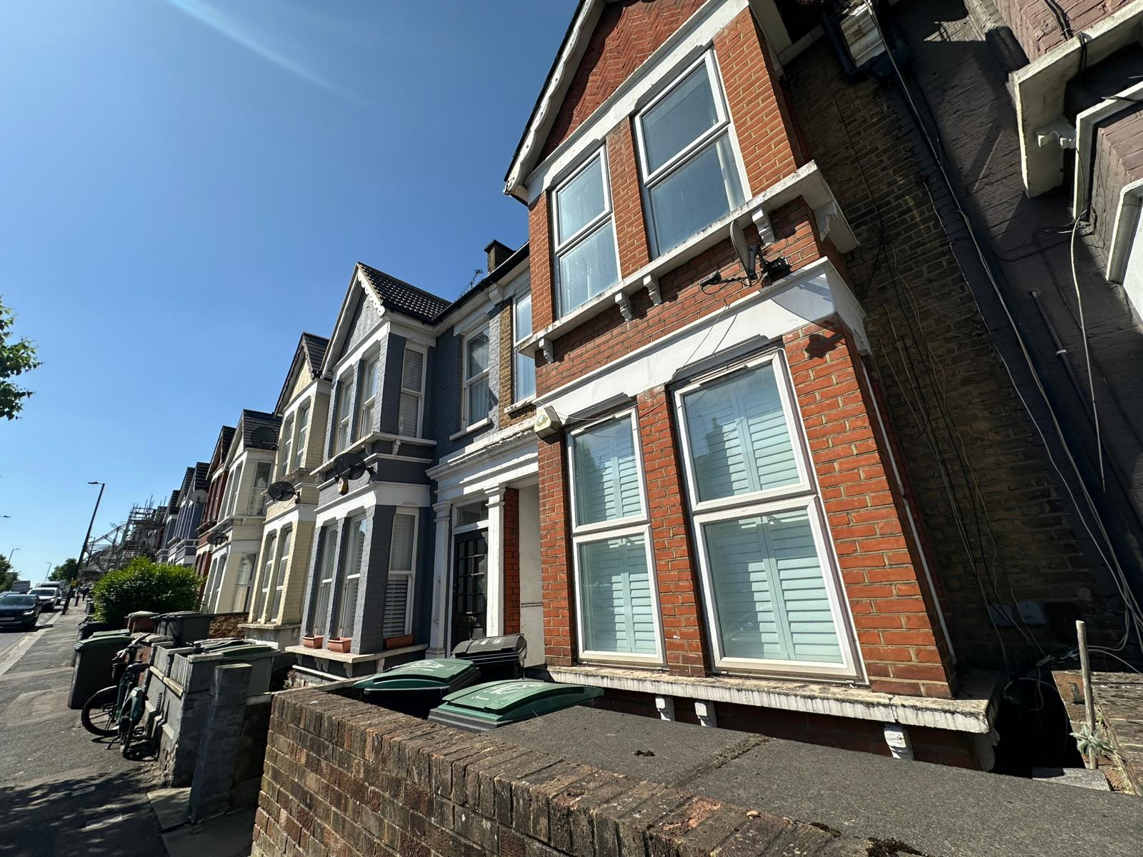 Flat Wightman Road in Greater London