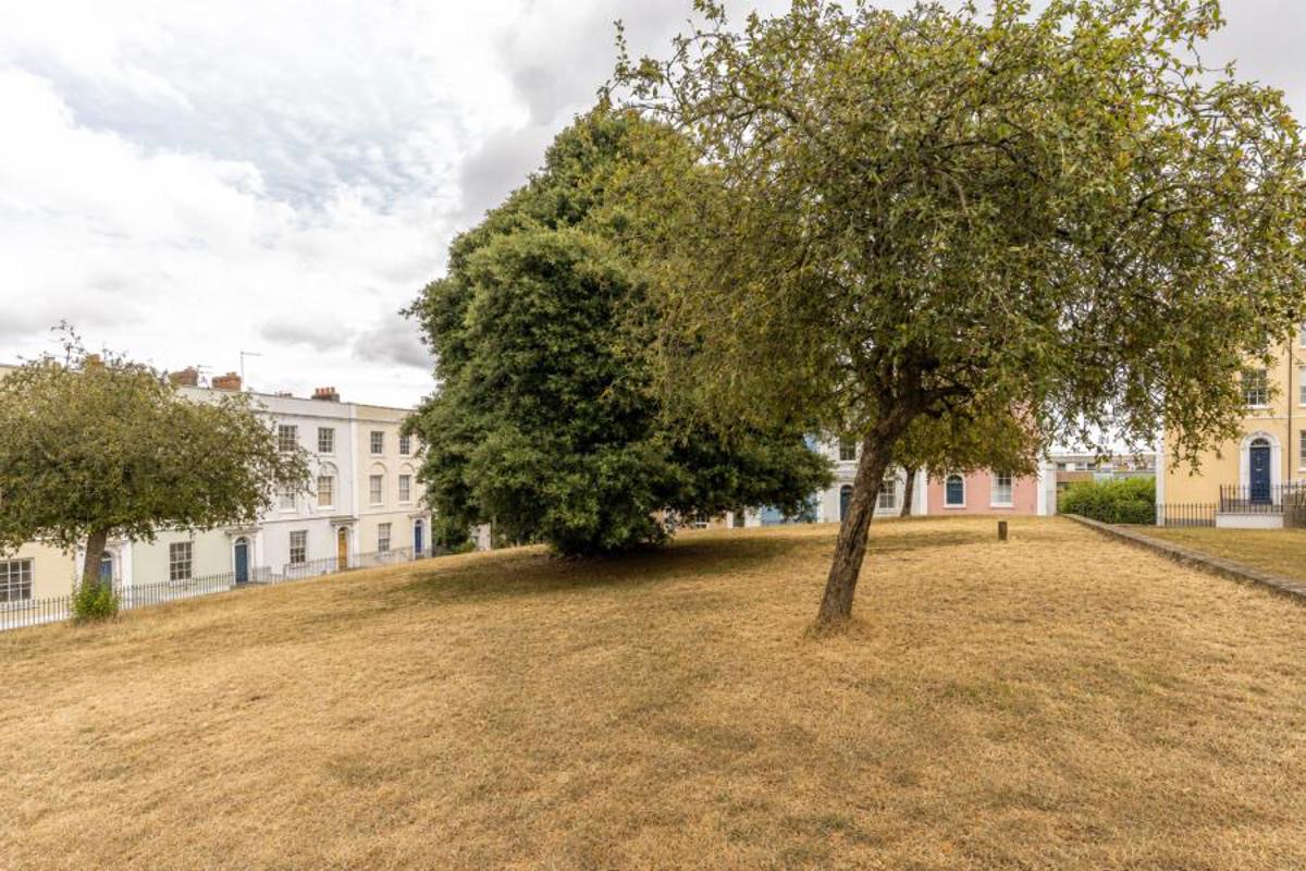 Flat Chandos Road in Bristol