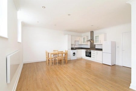 Flat Denmark Hill in Greater London