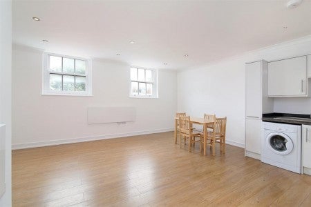 Flat Denmark Hill in Greater London