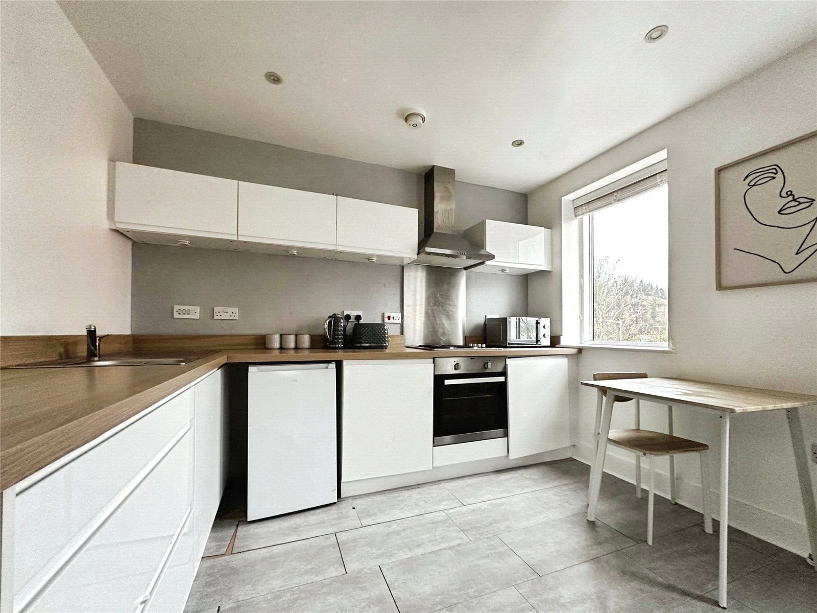 Flat Ryemead Way in High Wycombe