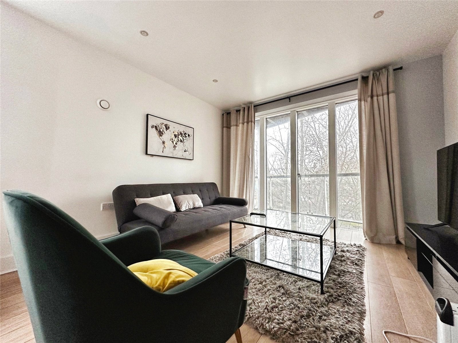 Flat Ryemead Way in High Wycombe