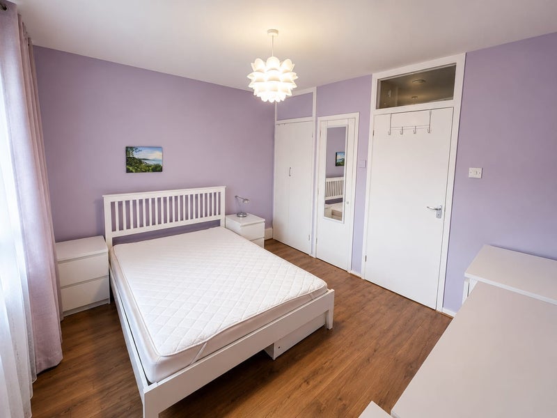 Room Highcliffe Drive in Greater London