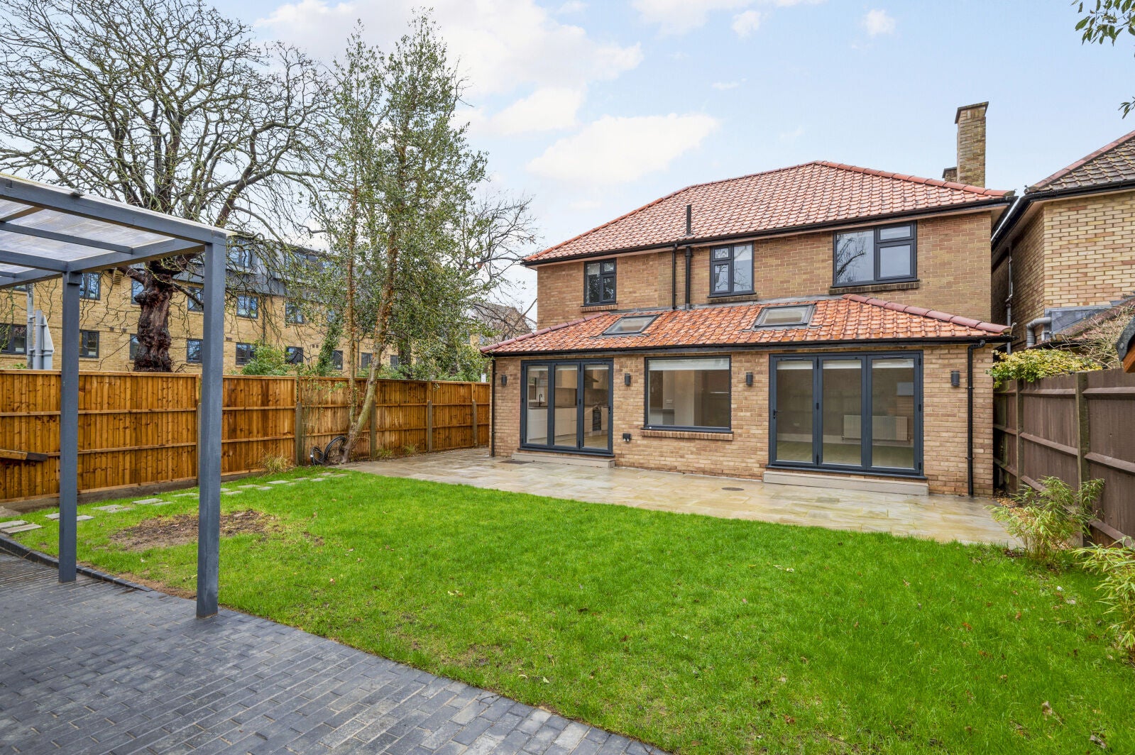 House Seething Wells Lane in Greater London