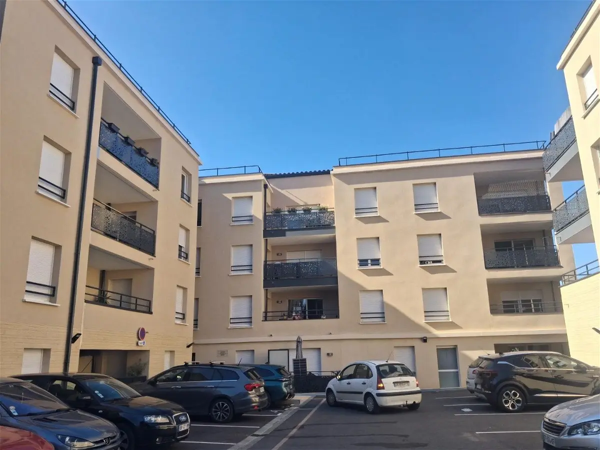 Flat Avenue de la Dombes in Jassans-Riottier