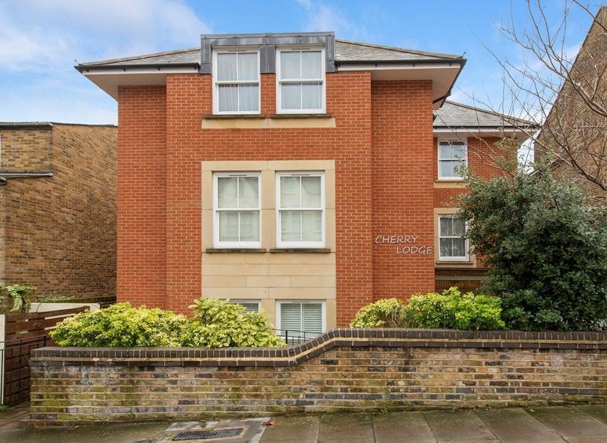 Flat Cheverton Road in Greater London