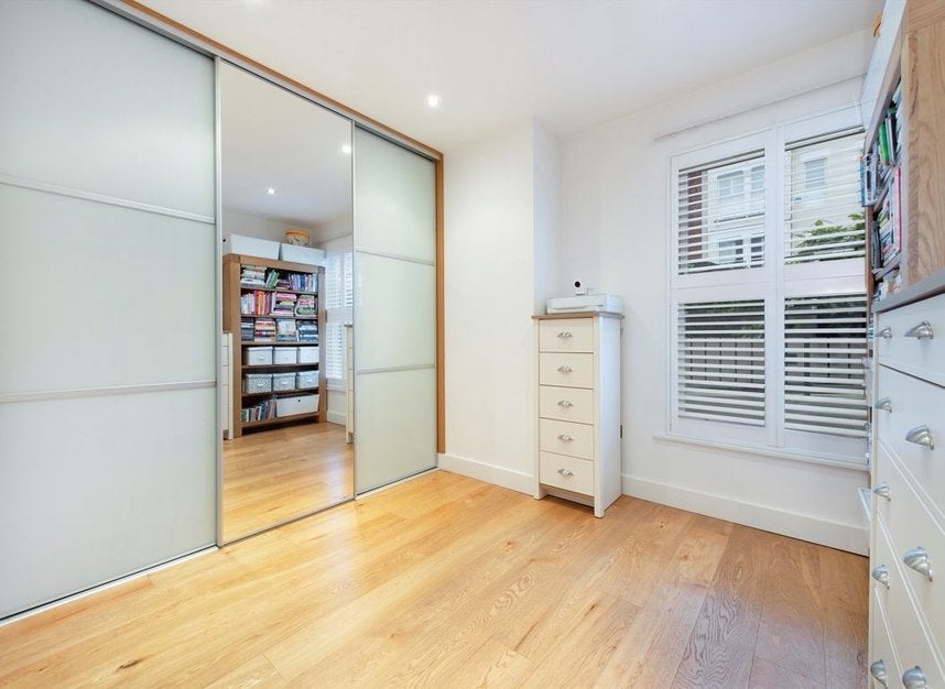 Flat Cheverton Road in Greater London