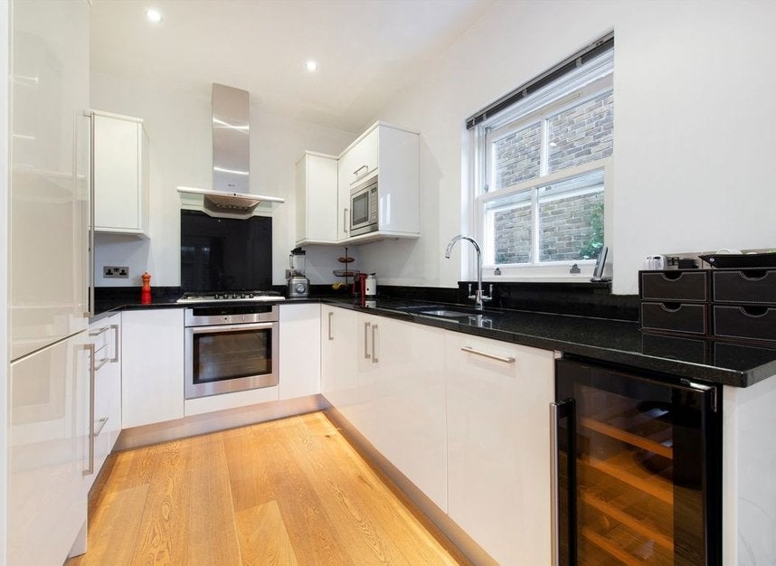 Flat Cheverton Road in Greater London