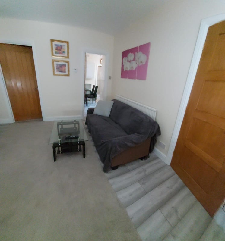 Flat Bromhedge in Greater London