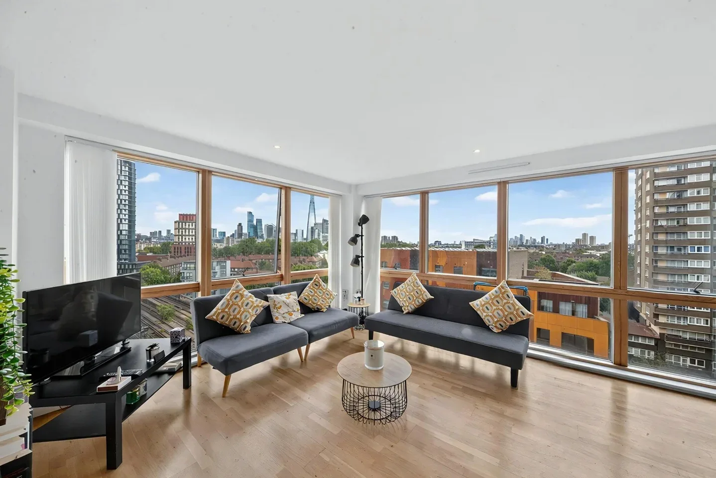 Flat Newington Causeway in Greater London