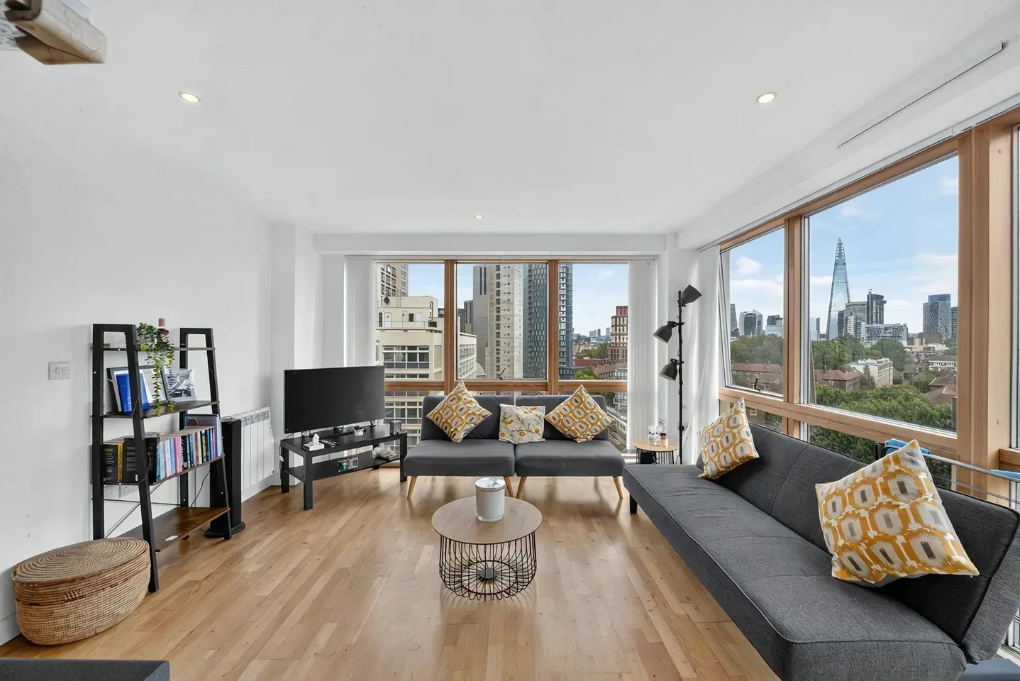 Flat Newington Causeway in Greater London